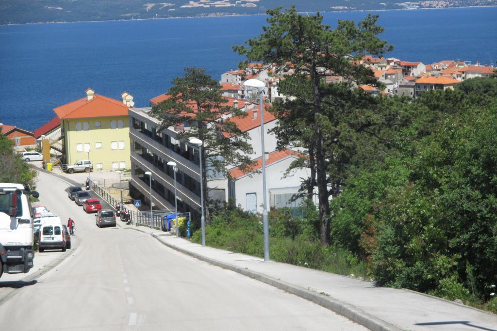 Appartement Apartman Leona à Vrbnik Extérieur photo